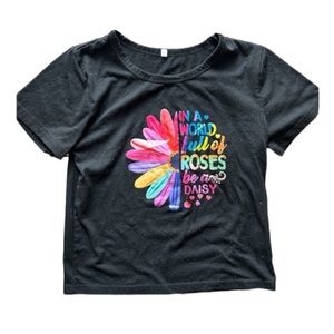 Girls size 7/8 graphic T shirt. 🌼